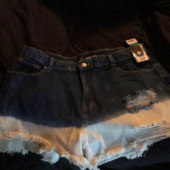 Shorts - Picture 1 of 2